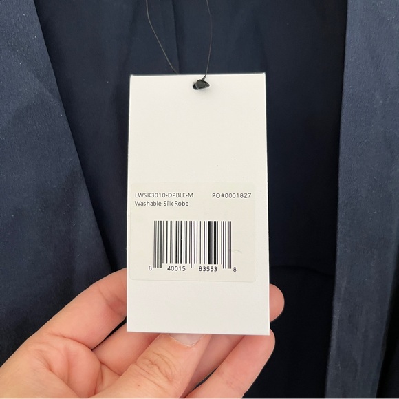 Lunya NWT Washable Silk Robe Deep Blue Medium $278 Retail - Picture 4 of 6